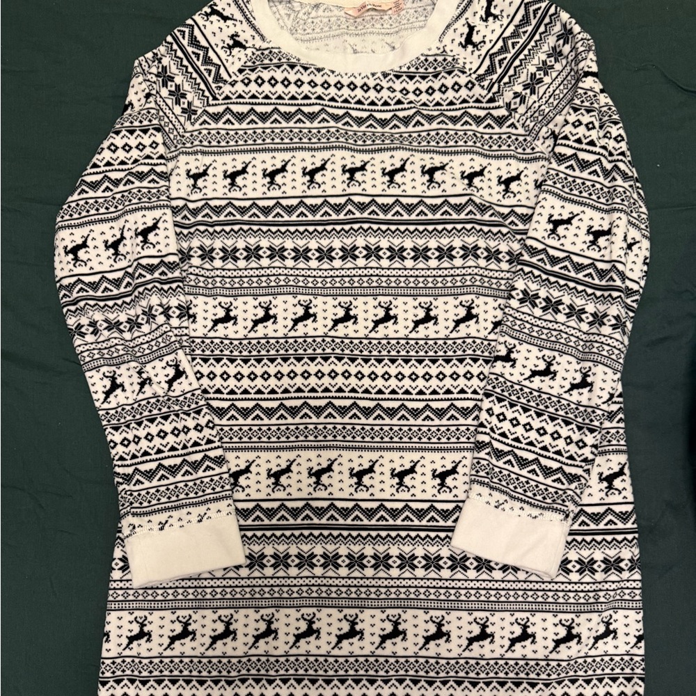 Black and White Reindeer Pattern Plush Sleep Robe NWOT